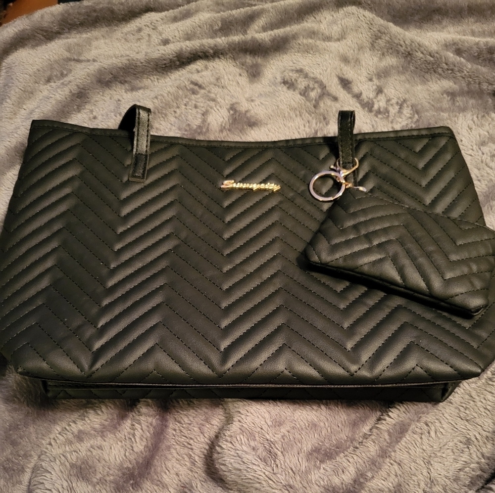 Savvy City Large Black Quilted Handbag/Tote with Zip Pouch NWOT